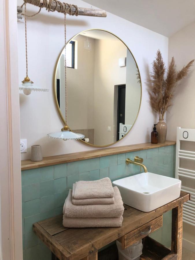 Hotel La Parenthese à Auberives-sur-Vareze Extérieur photo